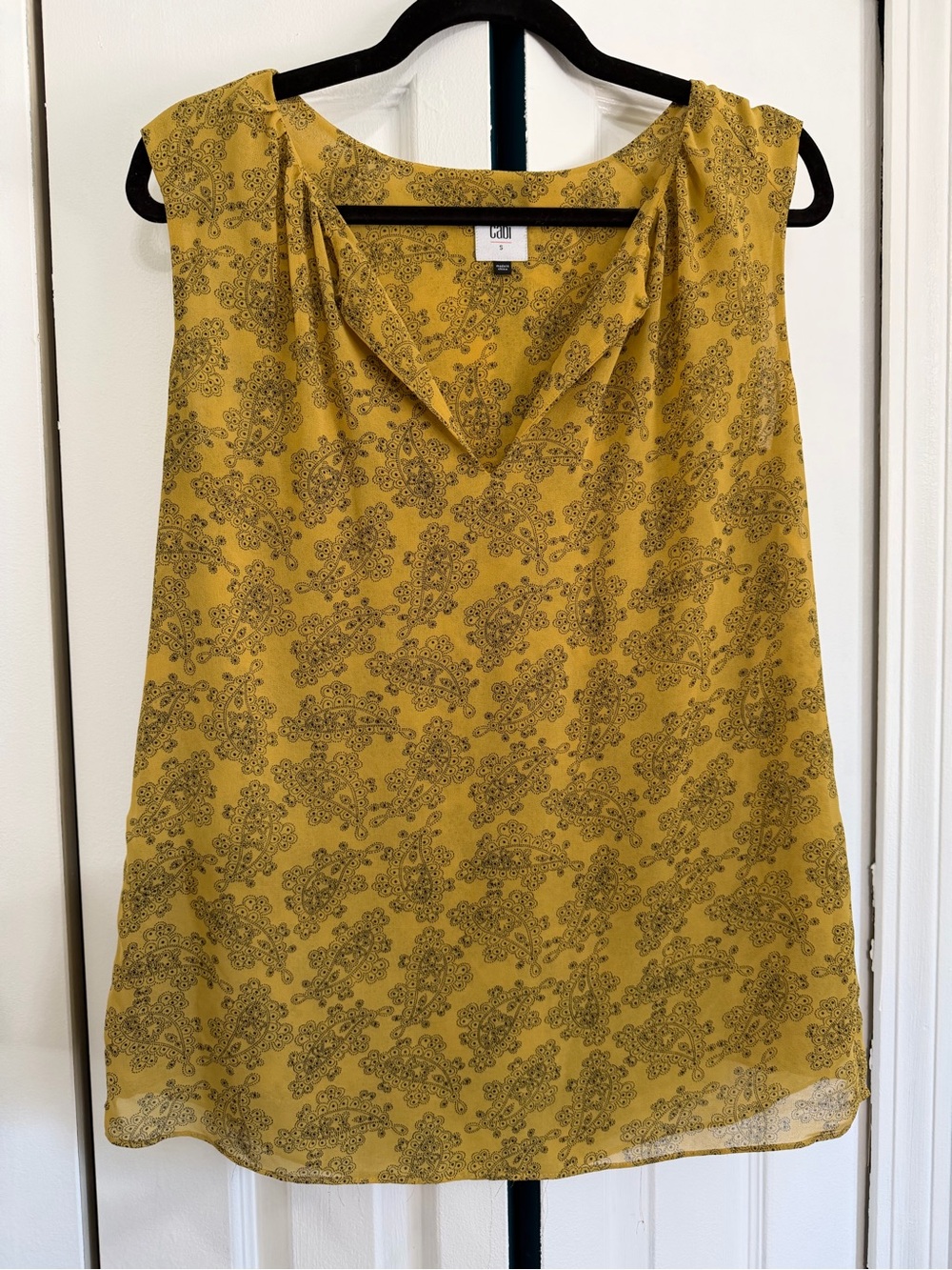 CAbi Mustard Yellow Paisley V-Neck Sleeveless Camisole (Small)